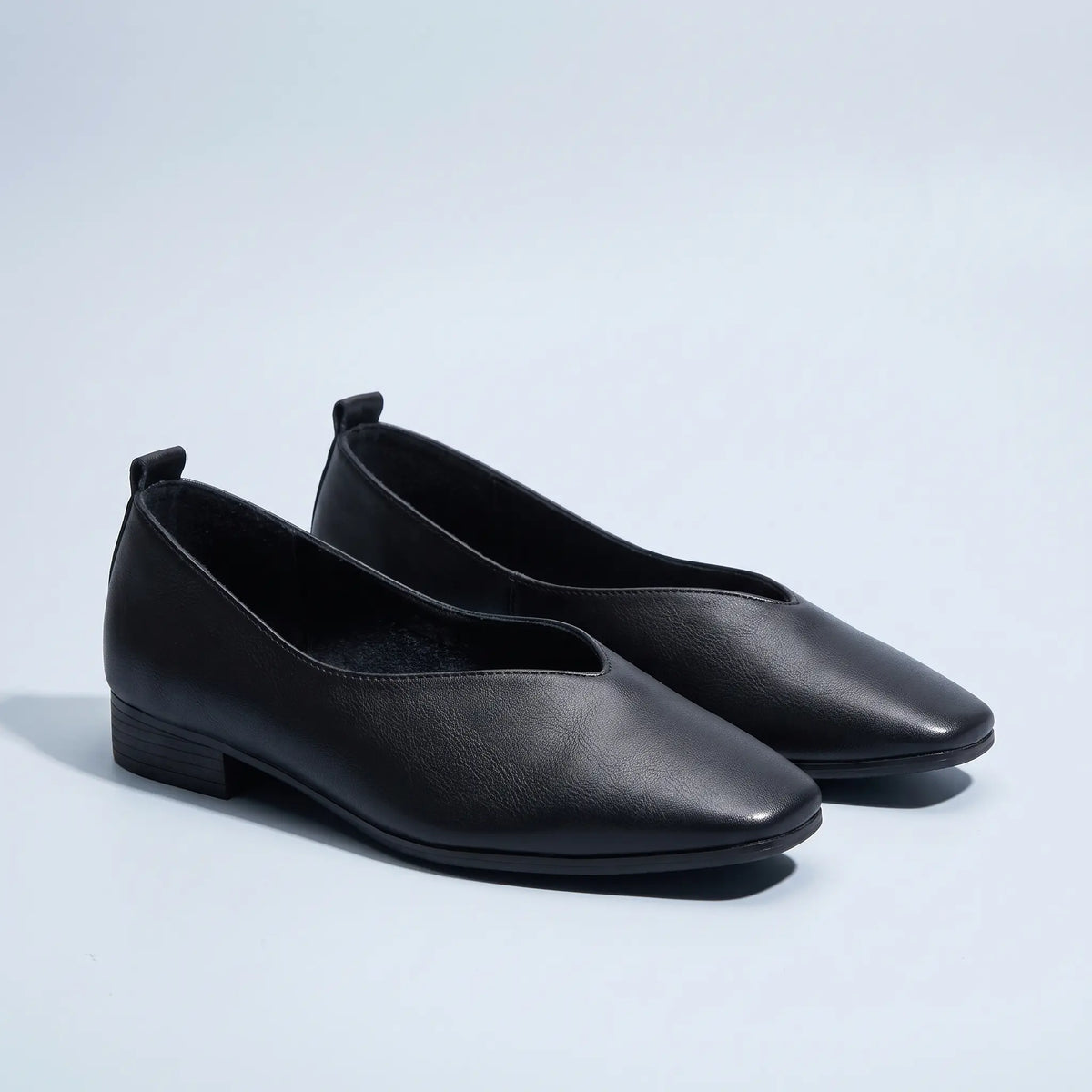 The Mira V-Cut Flat