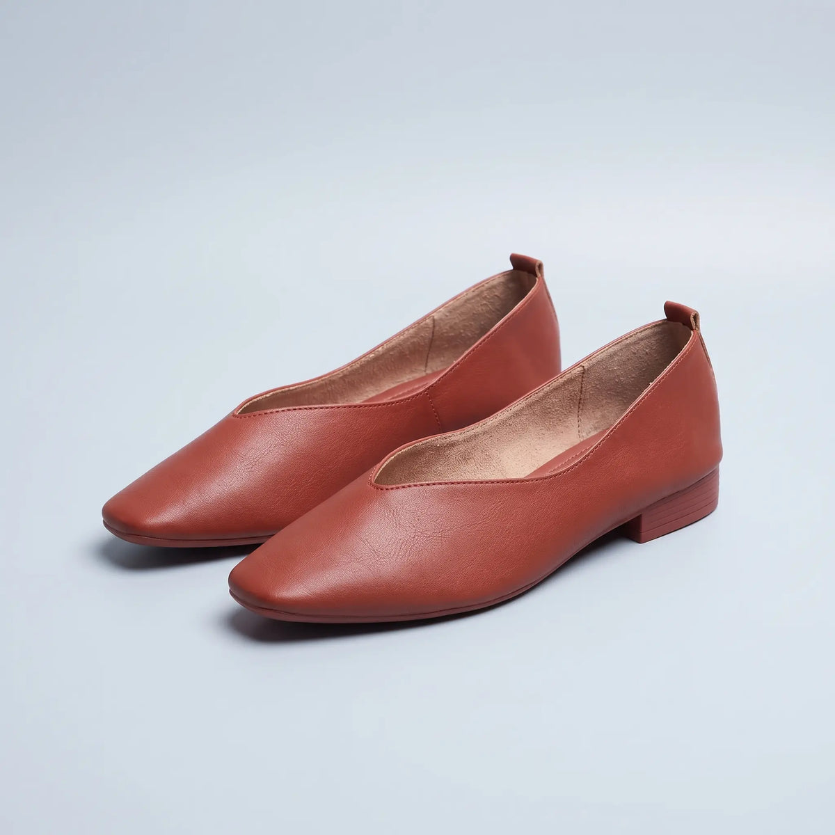 The Mira V-Cut Flat